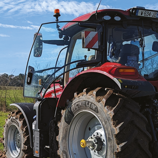 Avec l'augmentation du nombre d'apprenants en agroéquipement, l'établissement a mis en place des partenariats avec les concessionnaires afin de former ses jeunes sur du matériel de pointe. © Campus de Mirecourt
