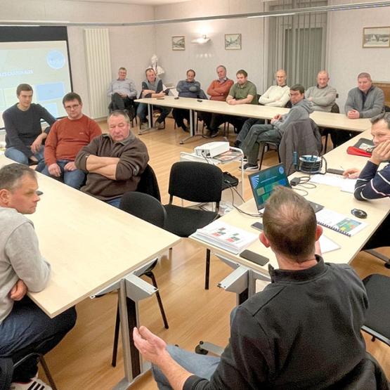 Échanges animés mais constructifs, lors de l’assemblée générale cantonale d’Ars-Sur-Moselle. Photo Lucile Hergat