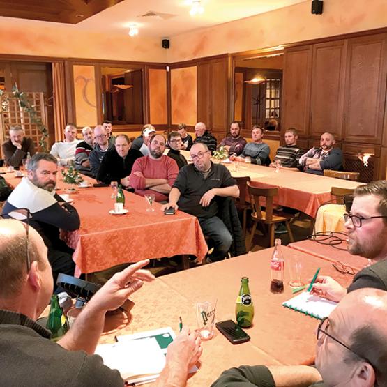 Les élus de la Fdsea de la Moselle ont remercié Léon Bach pour son investissement d’une quinzaine d’années à la présidence du canton de Volmunster. Photo CEC