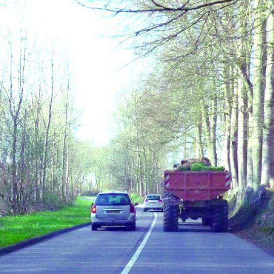 Les  règles liées à la conduite des engins agricoles ne s’improvisent pas, elles sont nombreuses et chaque conducteur doit les connaître. Photo DR