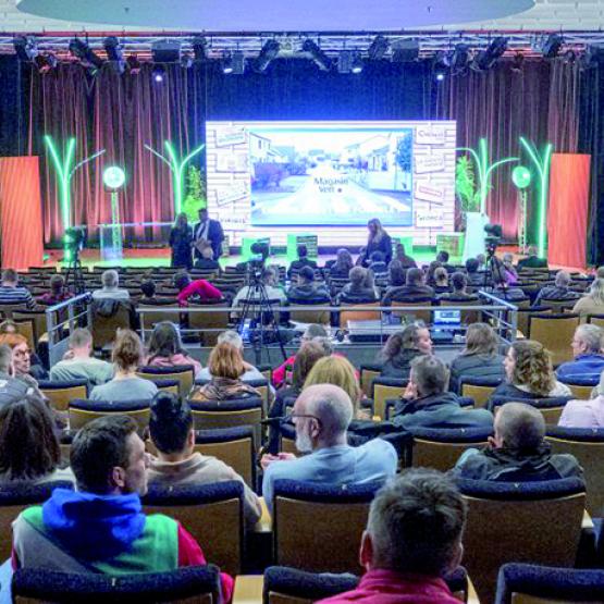 Mardi 25 février, plus de 450 collaborateurs des pôles Jardin & Terroir, Matériaux & Énergies et Motoculture & Paysages, se sont rassemblés au Parc des expositions de l’Eurométropole de Metz. Photo Lorca
