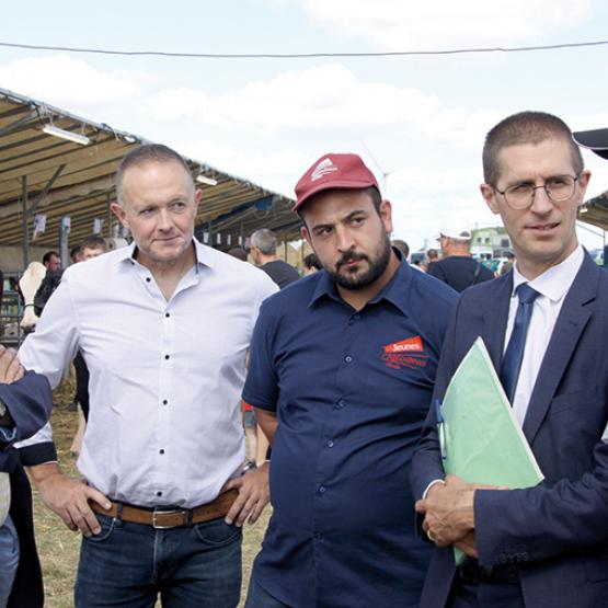 De g. à d ; : L. Touvet, préfet de Moselle, F. Couturier, président de la Fdsea, J. Viville, président des Jeunes Agriculteurs, G. Guerin, Ddt adjoint et J. Schlitter, président du Comité d’organisation de Pays’an Fête. Photo Pierre Divoux