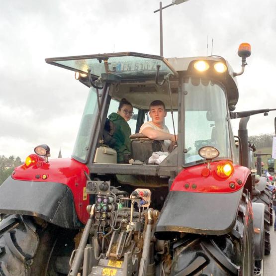 Sous conditions, un mineur peut conduire un véhicule  agricole sur la voie publique.  Photo DR