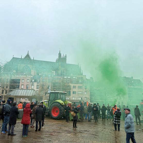 250 tracteurs et plusieurs centaines de manifestants ont envahi Metz. Photo Pierre Divoux