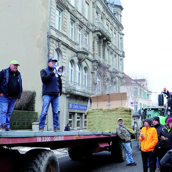 Le secrétaire général des Jeunes Agriculteurs, Marc Bodo, et le président de la Fdsea, Fabrice Couturier, ont rappelé l’opposition de la profession à la décision de reconnaissance partielle du département de la Moselle. Photo DR