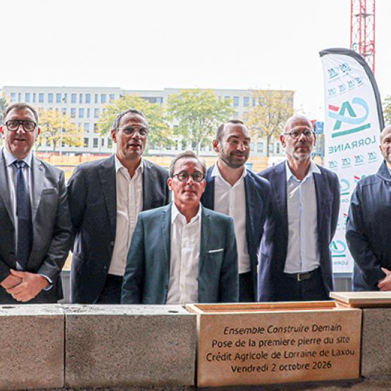 Pose officielle de la première pierre, vendredi 2 octobre, en présence des dirigeants du Crédit Agricole de Lorraine. Photo HF