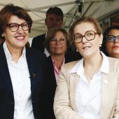 «Malgré l’importance de leur rôle dans le monde agricole, des disparités avec les hommes demeurent», souligne Annie Genevard ici avec, à ses côtés, la viticultrice Sandrine Couvreur. Photo R. Cremonini