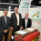 Les signataires de la convention : Jérémy Jenneson, vice-président  de la Cda54, Denis Piard, président du Crédit agricole de Lorraine  et Xavier Lerond, président de la Cda57 et vice-président de la Crage. Photo DR