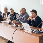 De g. à d. : Catherine Lutz, Bruno Colin, Luc Barbier, Christian Haessler, Bruno Faucheron, Alain Boulard, Florence Sezeur et Jean-François Bodineau.  Photo Justine Joris