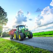 Sous conditions, un mineur peut conduire un véhicule agricole sur la voie publique. Photo DR