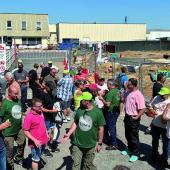 Les éleveurs du Grand Est ont bloqué le site du groupe Bigard à Metz mais aussi à Vitry-le-François. Près de 1.500 éleveurs, sur 16 abattoirs français, ont répondu à l’appel de la FNB. Photo Pierre Divoux.
