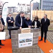 La cérémonie de pose de la première pierre s’est déroulée le 5 février  devant le futur bâtiment de la première phase du projet. Photo Pierre Divoux