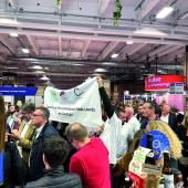 La Frsea, les Ja et la coopération du Grand Est ont joué les trouble-fêtes lors de l’inauguration du Pavillon de la Région au Salon de l’Agriculture. Photo : Jules Thines