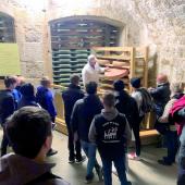 Dans les caves du Fort Saint-Antoine, les apprentis ont observé le procédé d'affinage du premier fromage Aop de France. Photo DR