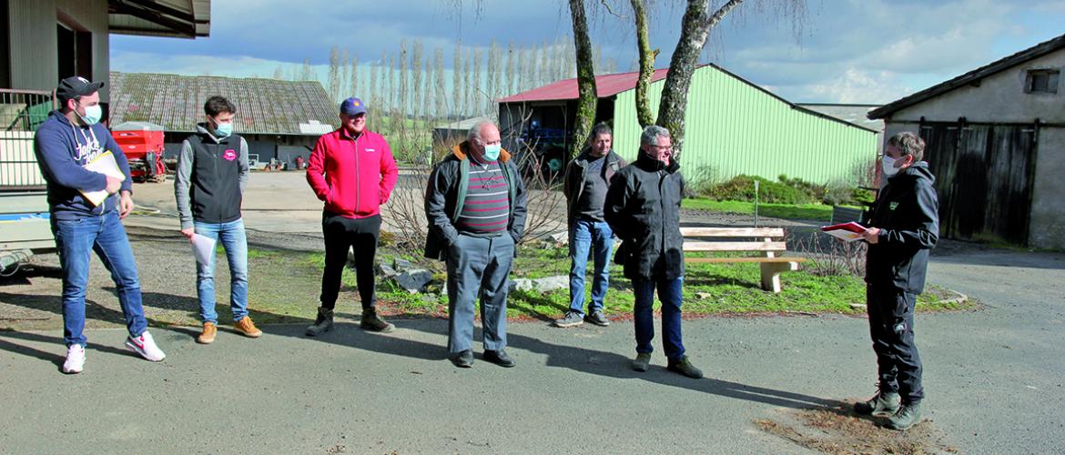  Le groupe d’agriculteurs constate que la rédaction d’un document unique d’évaluation des risques permet d’améliorer les conditions de travail des salariés mais aussi des exploitants. Photo : C.Coillot