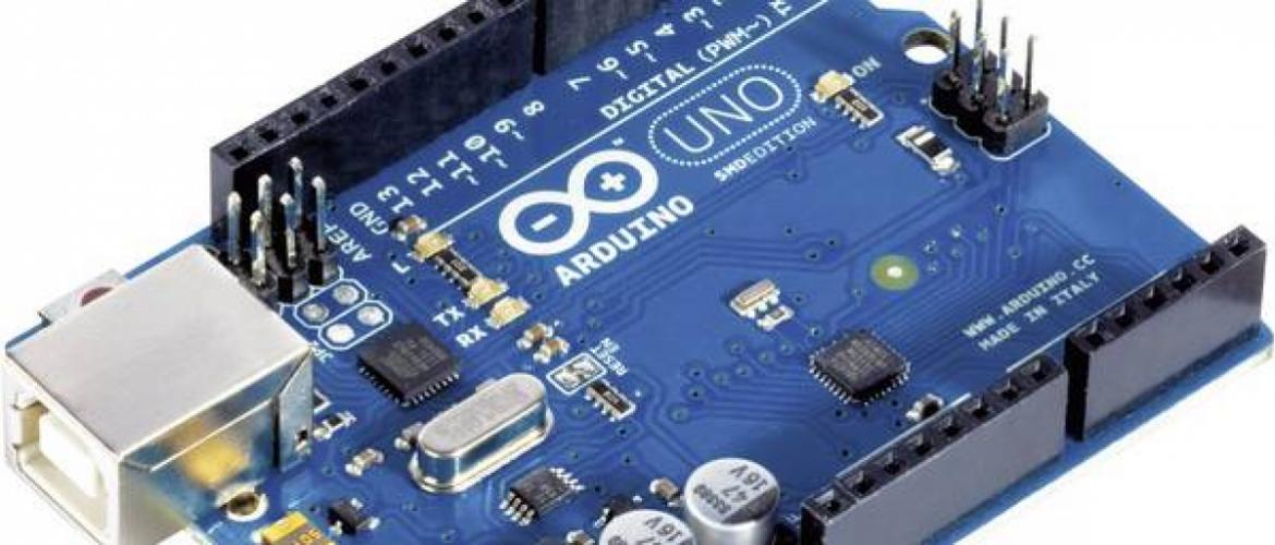 Arduino est la marque d’une plateforme de prototypage opensource qui permet aux utilisateurs de créer des objets électroniques interactifs à partir de cartes électroniques matériellement libres sur lesquelles se trouve un microcontrôleur. Photo : DR
