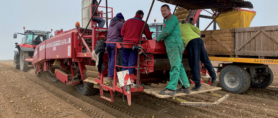 Pour Mickaël Jacquemin (en vert), la nouvelle convention collective pose un jalon décisif dans un processus de concertation constructive des organisations syndicales et patronales représentatives de la filière agricole. Photo DR