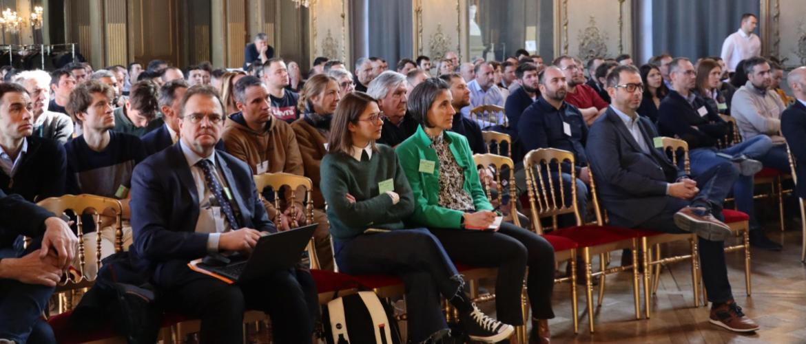 Près de 200 participants de tout le Grand Est ont fait le déplacement pour l’assemblée générale de la toute jeune association des Agriculteurs Méthaniseurs du Grand Est. Photo : H.Flamant.