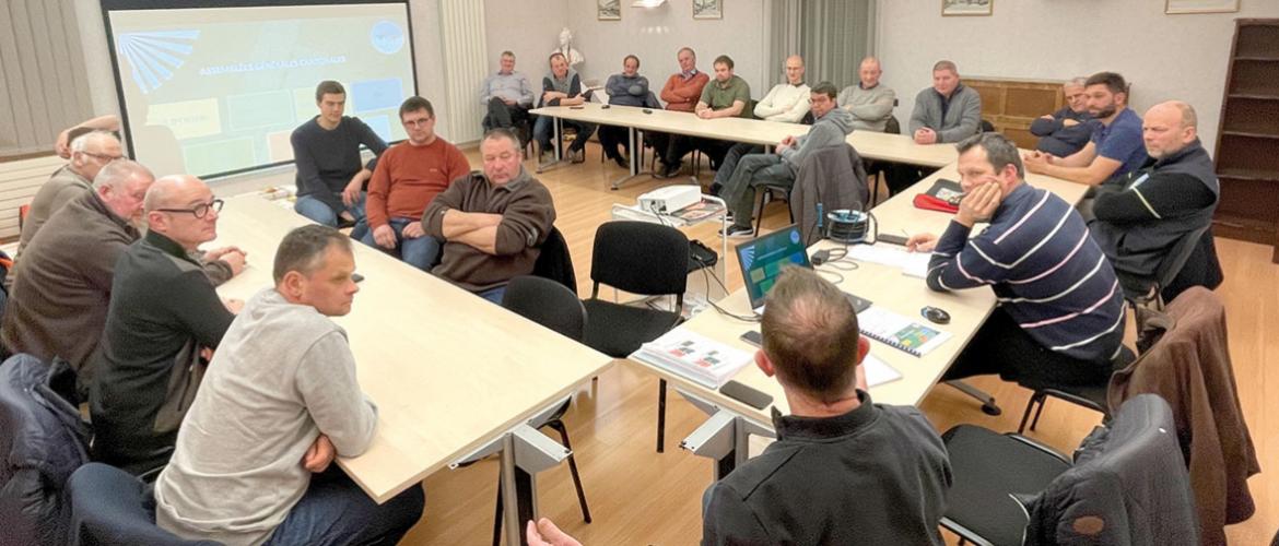 Échanges animés mais constructifs, lors de l’assemblée générale cantonale d’Ars-Sur-Moselle. Photo Lucile Hergat