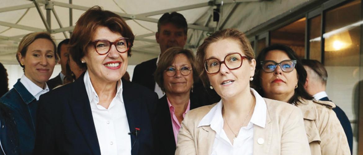 «Malgré l’importance de leur rôle dans le monde agricole, des disparités avec les hommes demeurent», souligne Annie Genevard ici avec, à ses côtés, la viticultrice Sandrine Couvreur. Photo R. Cremonini «Malgré l’importance de leur rôle dans le monde agricole, des disparités avec les hommes demeurent», souligne Annie Genevard ici avec, à ses côtés, la viticultrice Sandrine Couvreur. Photo R. Cremonini