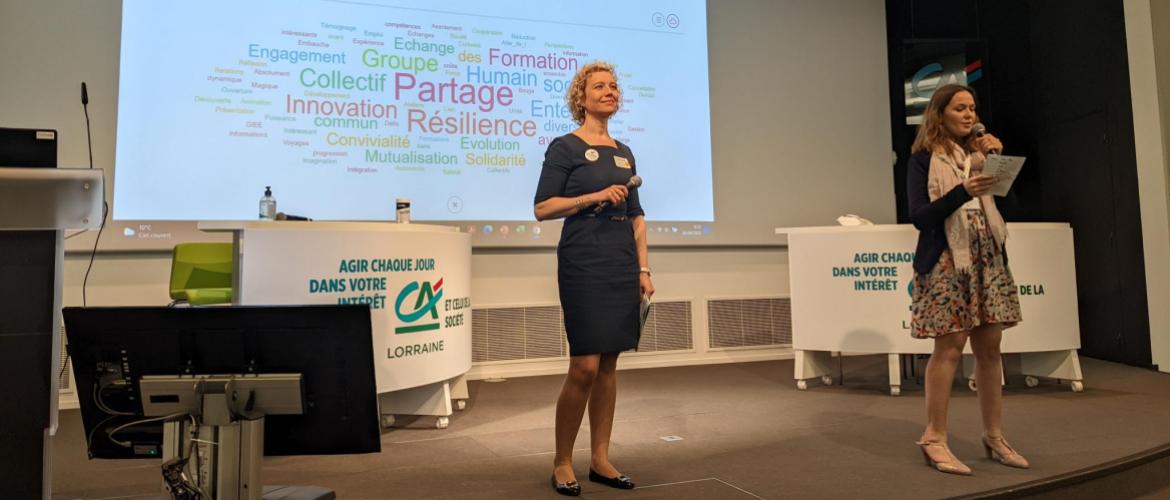 Hélène Hertgen, directrice de la Frcuma Grand Est, et Rachel Laurent, cheffe du service innovation, ont présenté, en synthèse de la journée, un nuage de mots apportés par chaque participant. Photo : A.Legendre