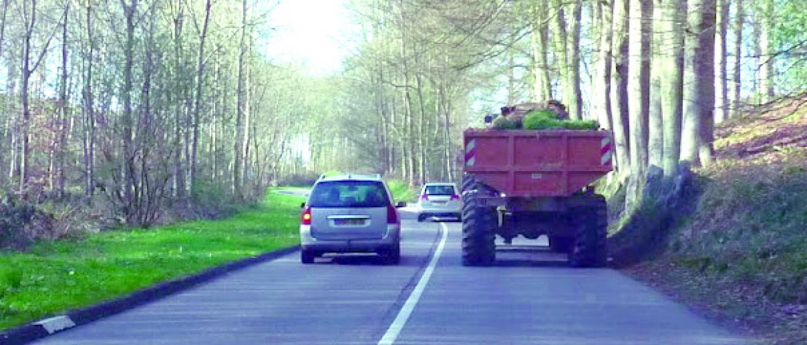 Les  règles liées à la conduite des engins agricoles ne s’improvisent pas, elles sont nombreuses et chaque conducteur doit les connaître. Photo DR