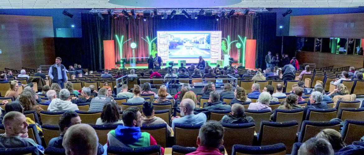 Mardi 25 février, plus de 450 collaborateurs des pôles Jardin & Terroir, Matériaux & Énergies et Motoculture & Paysages, se sont rassemblés au Parc des expositions de l’Eurométropole de Metz. Photo Lorca