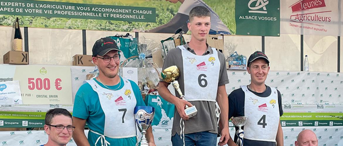 Sur le podium des labours à plat, premier : Victor Duchaux (57), deuxième : Xavier Blatz (67), et troisième : Jérémy Risse (57). Photo DR