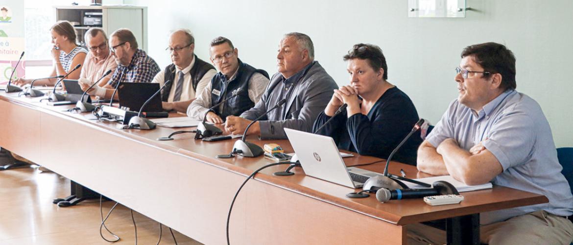 De g. à d. : Catherine Lutz, Bruno Colin, Luc Barbier, Christian Haessler, Bruno Faucheron, Alain Boulard, Florence Sezeur et Jean-François Bodineau. Photo Justine Joris De g. à d. : Catherine Lutz, Bruno Colin, Luc Barbier, Christian Haessler, Bruno Faucheron, Alain Boulard, Florence Sezeur et Jean-François Bodineau. Photo Justine Joris