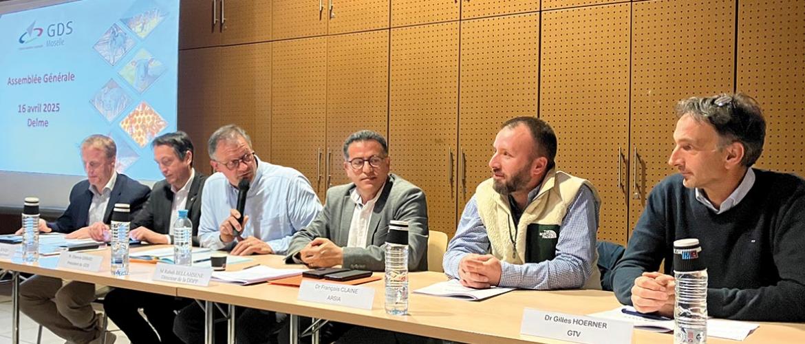 De g. à d. : Stéphane Ermann, Jérôme End, Étienne Girard, Rabah Bellahsene, docteur François Claine, docteur Gilles Hoerner. Photo Pierre Divoux