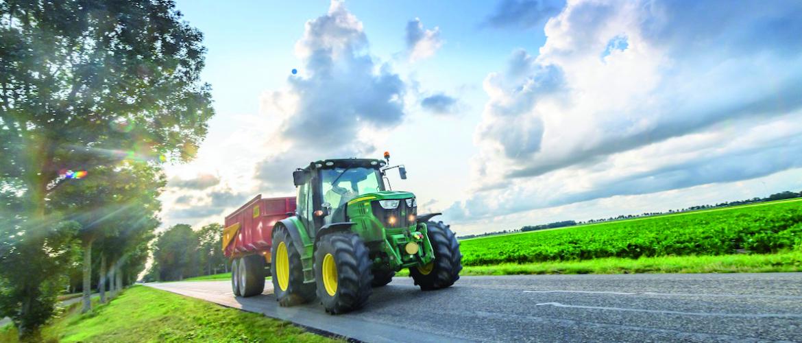 Sous conditions, un mineur peut conduire un véhicule agricole sur la voie publique. Photo DR