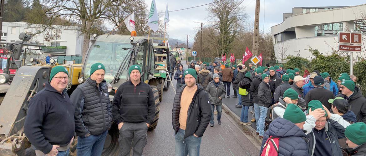 L’équipe de Vincent Boniface, président cantonal d’Ars, était venue prêter main-forte aux irrigants alsaciens. Photo Pierre Divoux