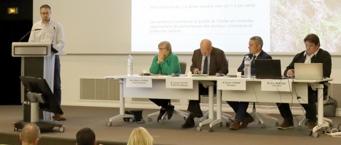 La Chambre d’agriculture va organiser des réunions en automne pour sensibiliser les agriculteurs    aux moyens d’action pour faire face à une situation économique très difficile. Photo CEC